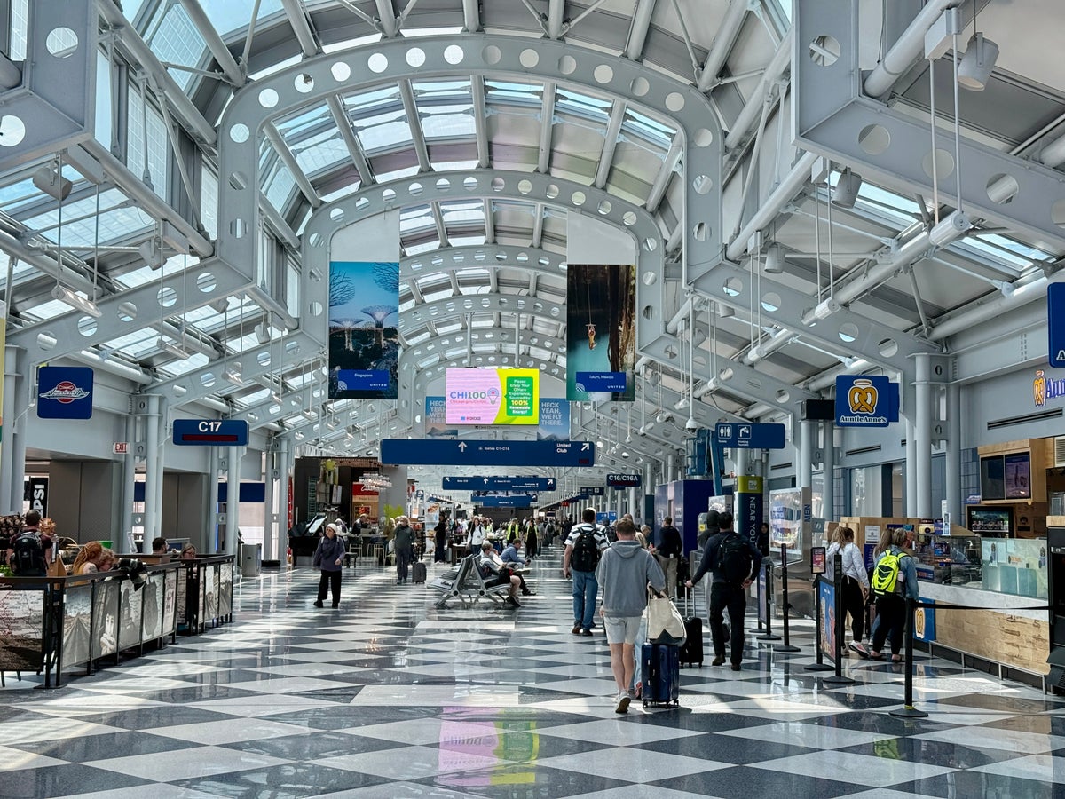 Chicago OHare ORD Concourse C Gates and Food