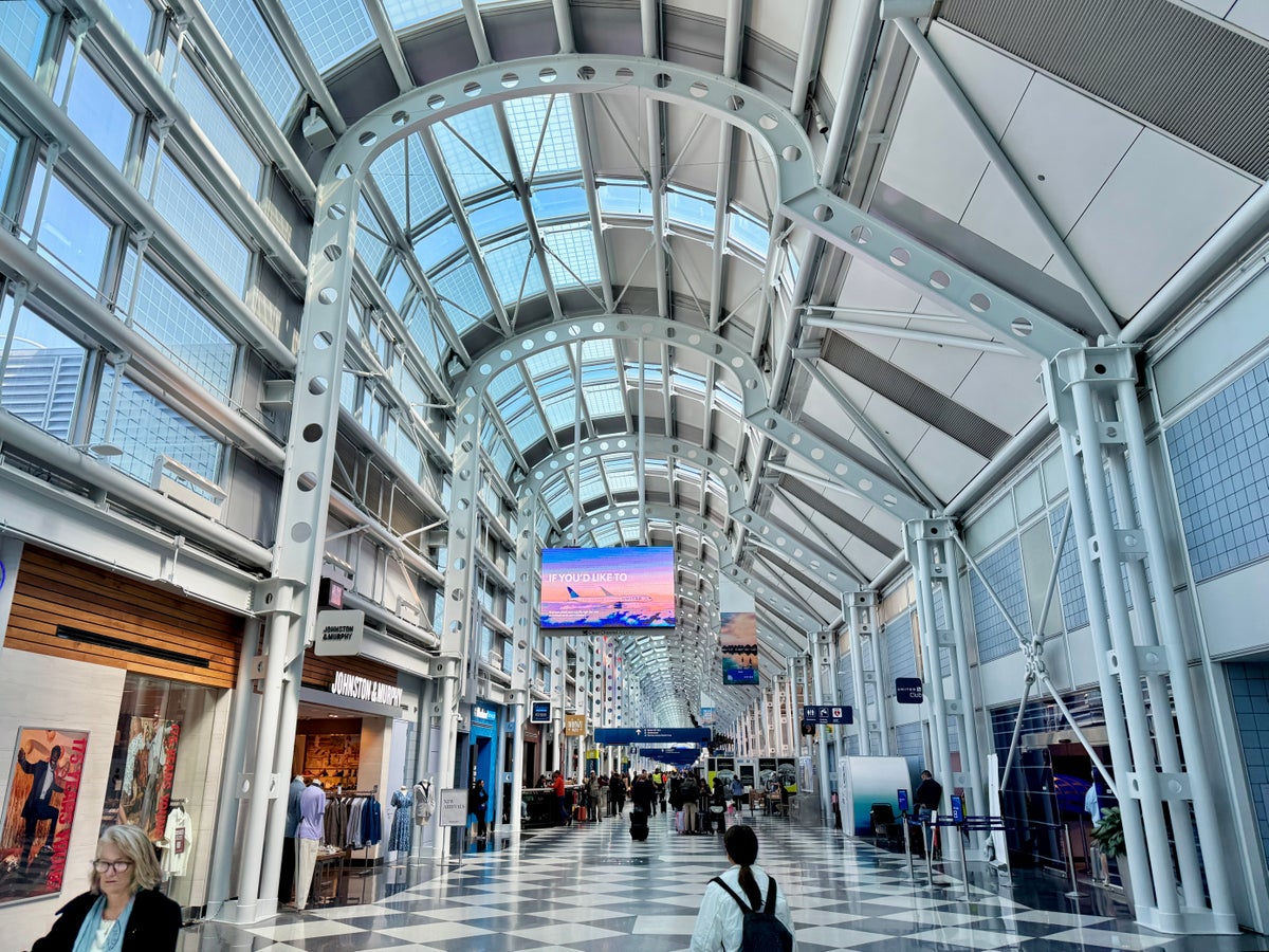 American Airlines Expands Landline Bus Service to Chicago O’Hare