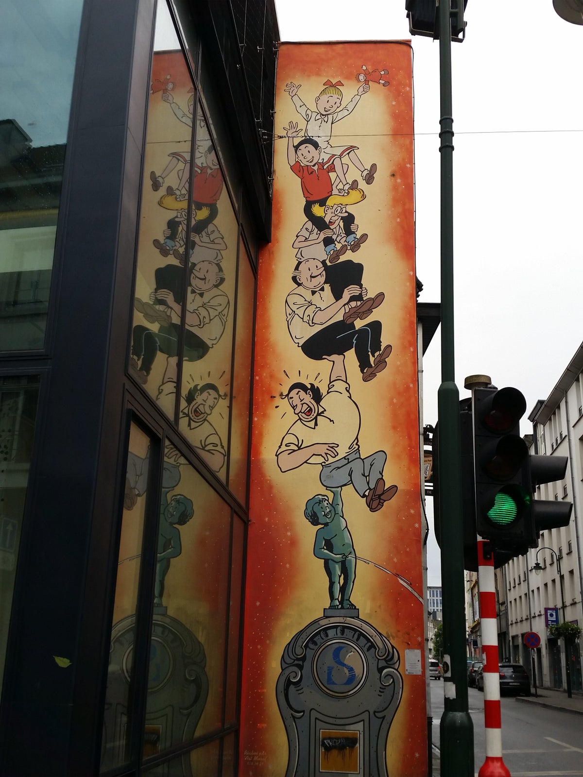 Comic Strip Mural Spike and Suzy