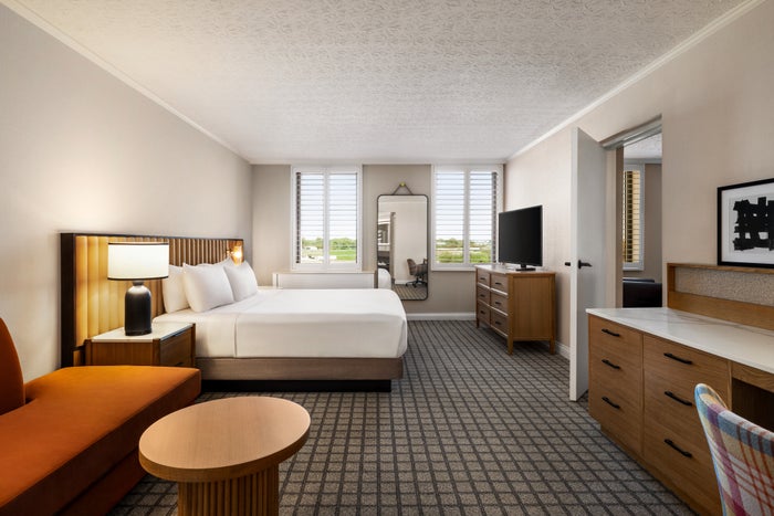 Crowne Plaza Louisville bedroom Crowne Plaza Louisville bedroom