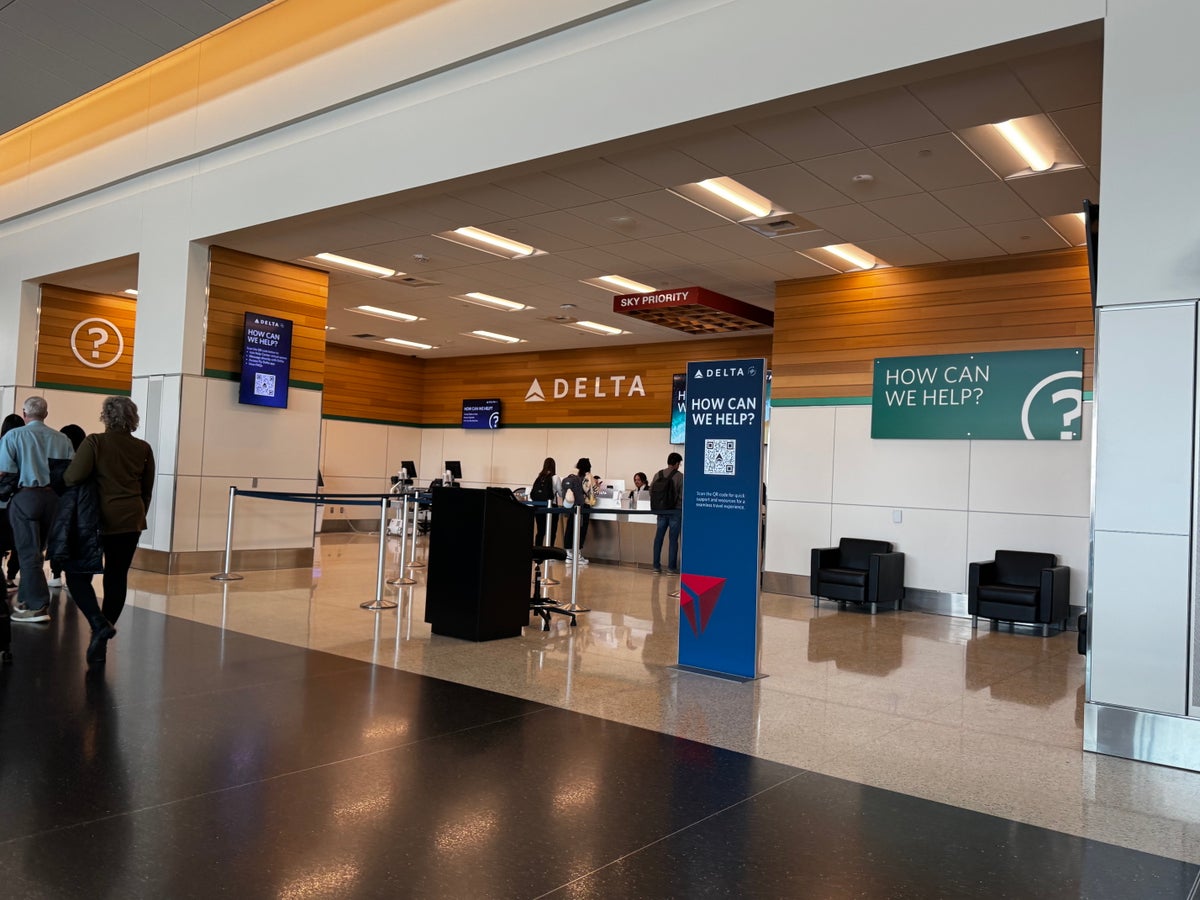 Delta Air Lines customer service desk SLC airport