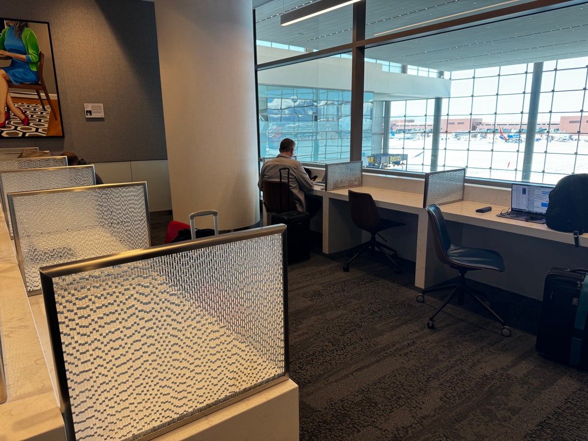 Delta Sky Club SLC Concourse A desks
