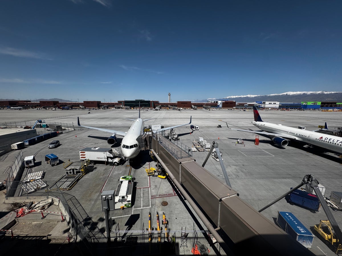 Delta Sky Club SLC Concourse A outdoor deck view of planes