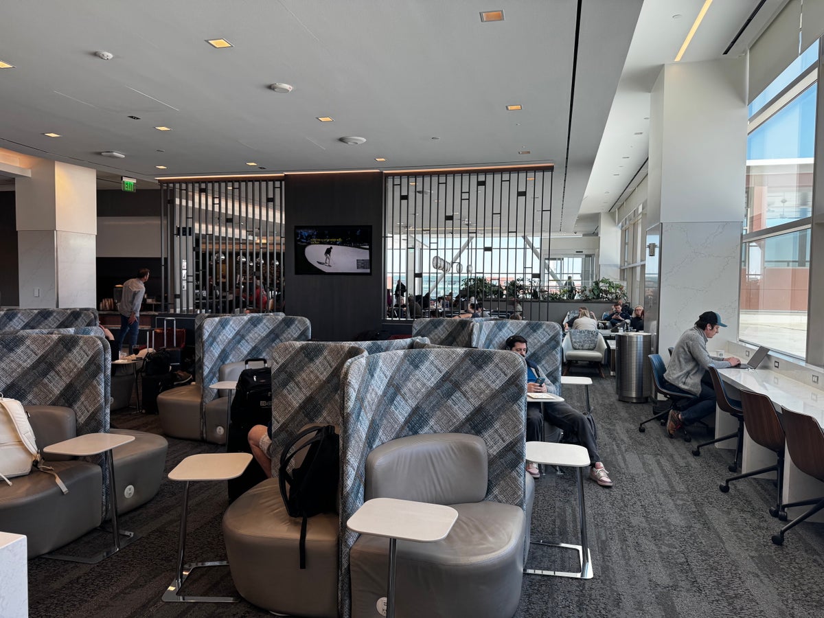 Delta Sky Club SLC Concourse A privacy seating