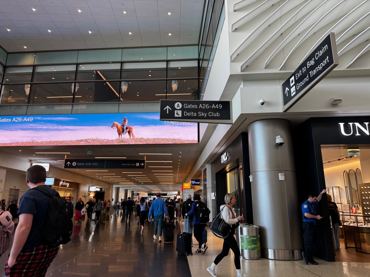 Delta Sky Club SLC Concourse A sign