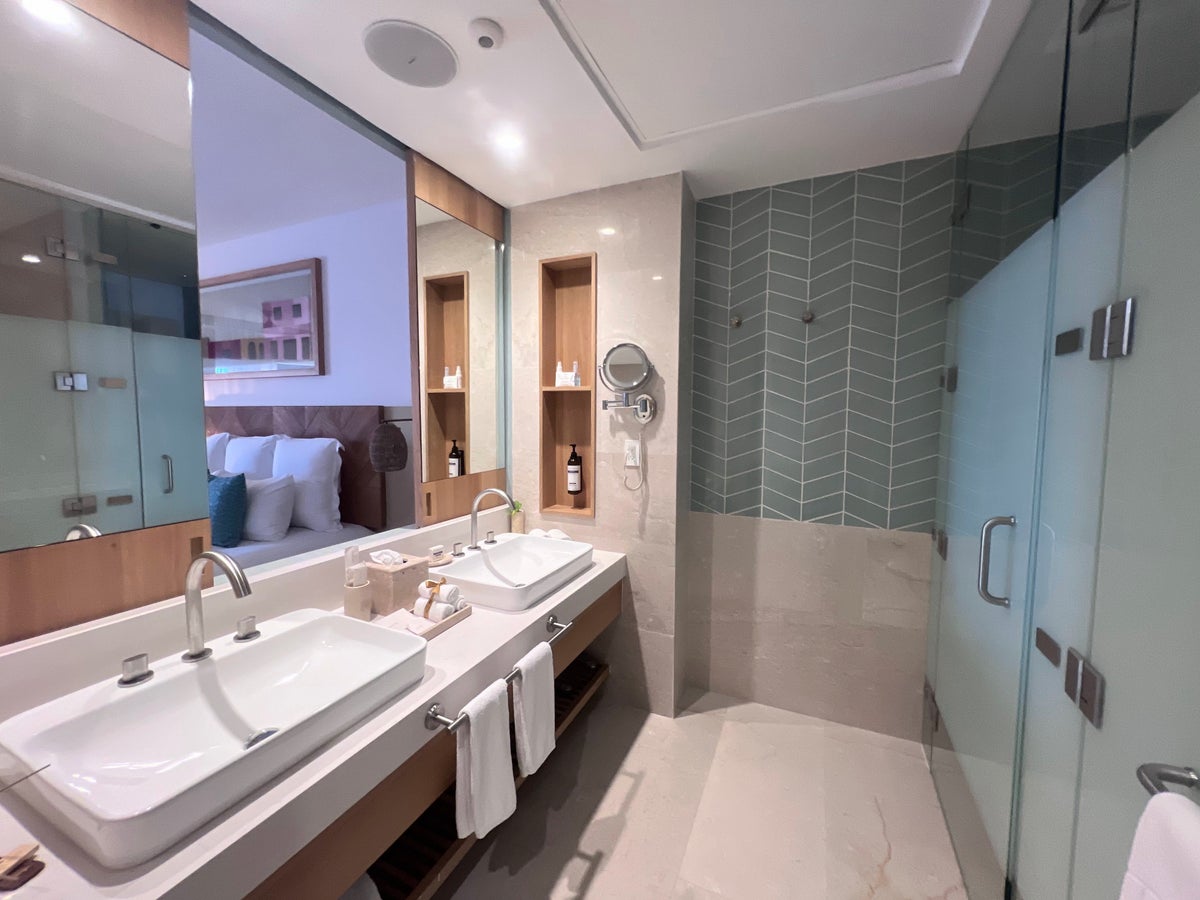 Dreams Mazatlan guest room bathroom