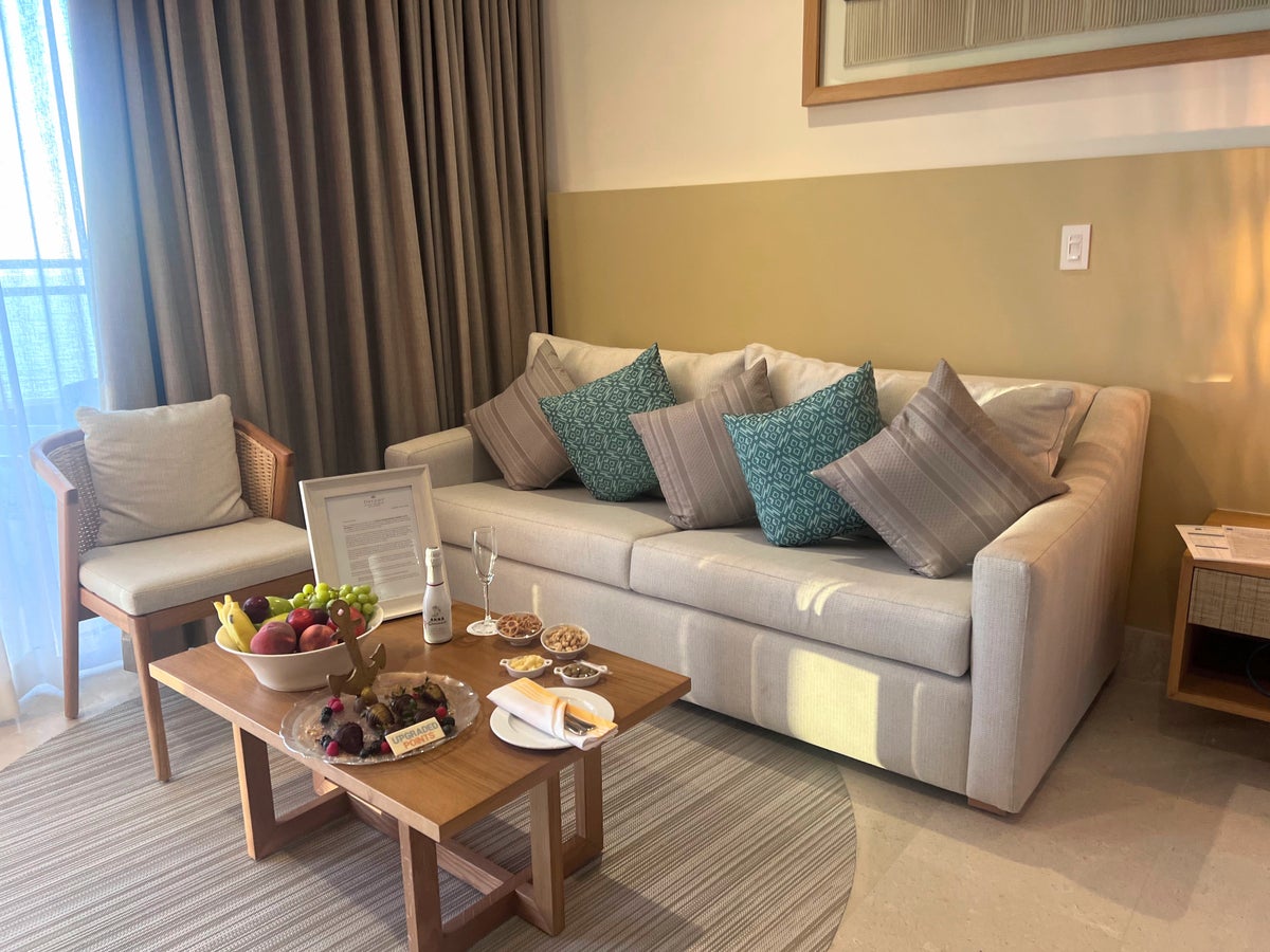 Dreams Mazatlan guest room sitting area