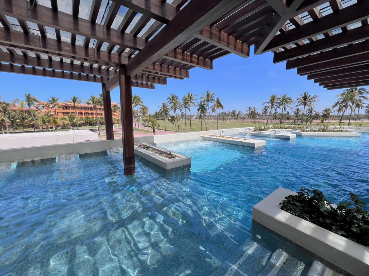 Dreams Mazatlan spa hydrotherapy