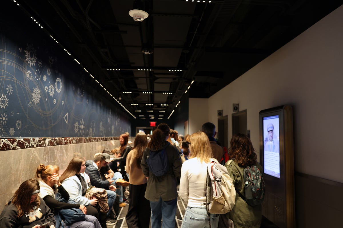 Empire State Building toilet line