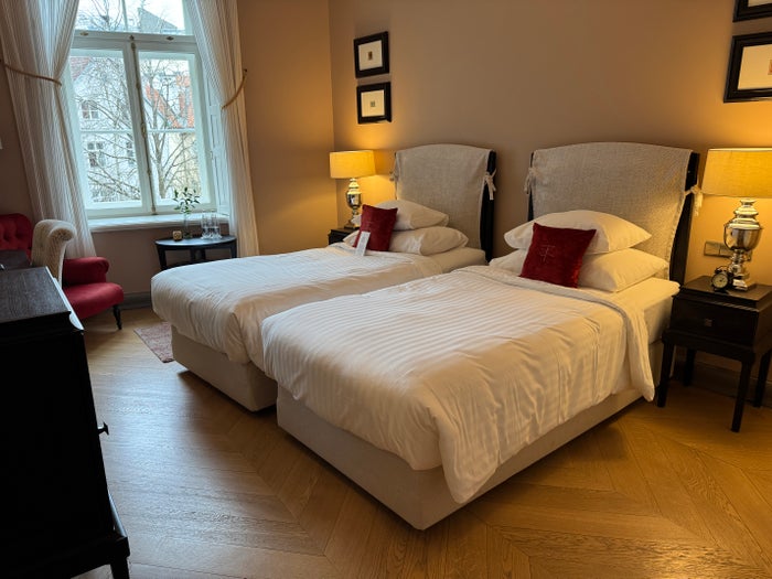 Hotel Telegraaf bedroom from entrance