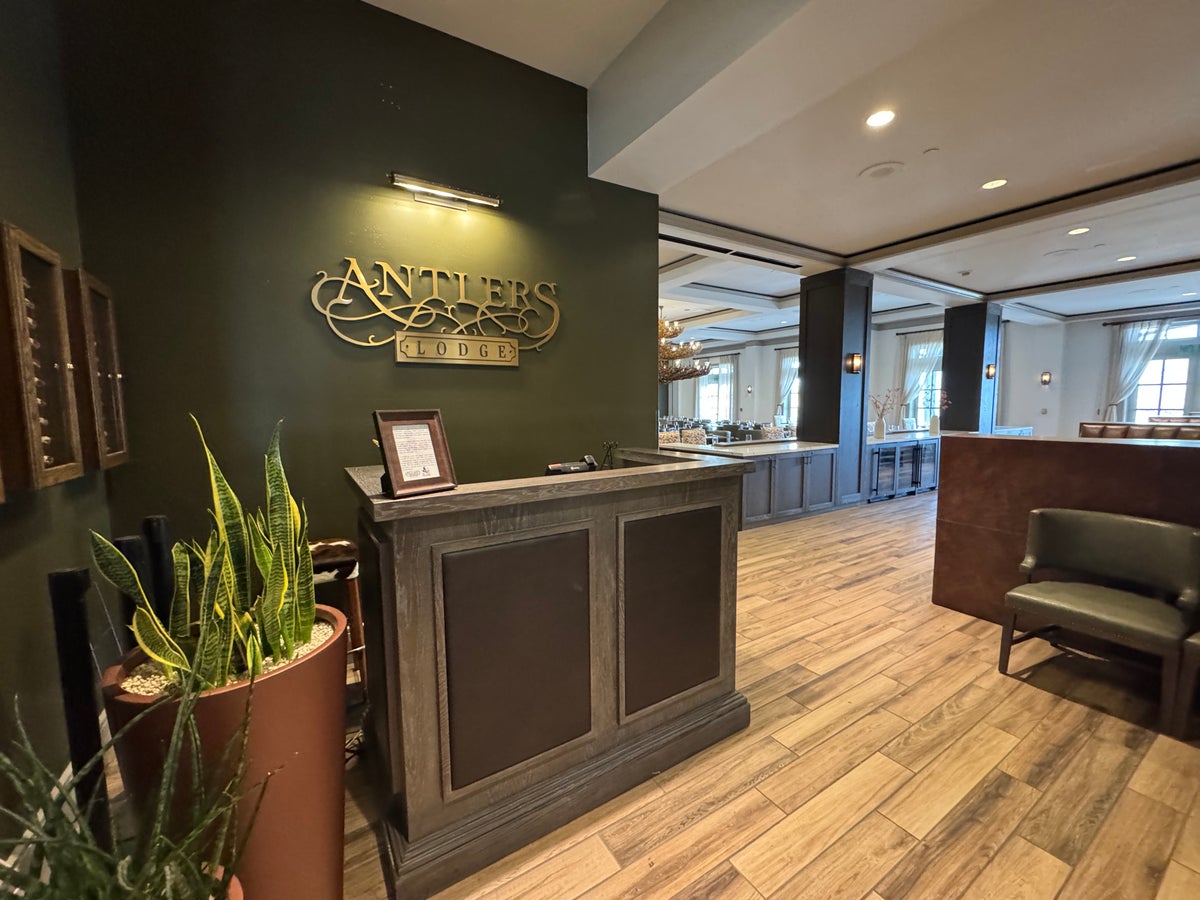 Hyatt Regency Hill Country Antlers Lodge Front Desk
