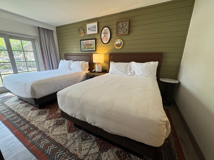 United Credit Cards: How To Use the United Hotels and Renowned Hotels and Resorts Credits [2025]