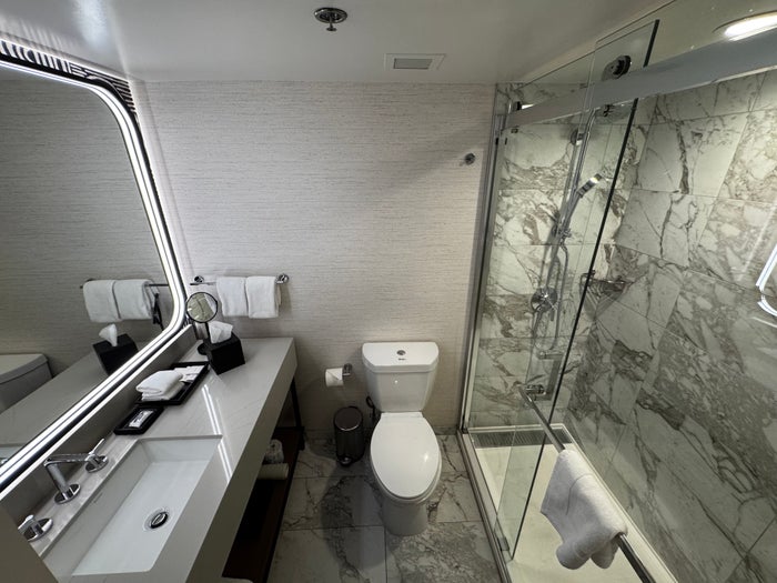 Hyatt Regency Irvine bathroom