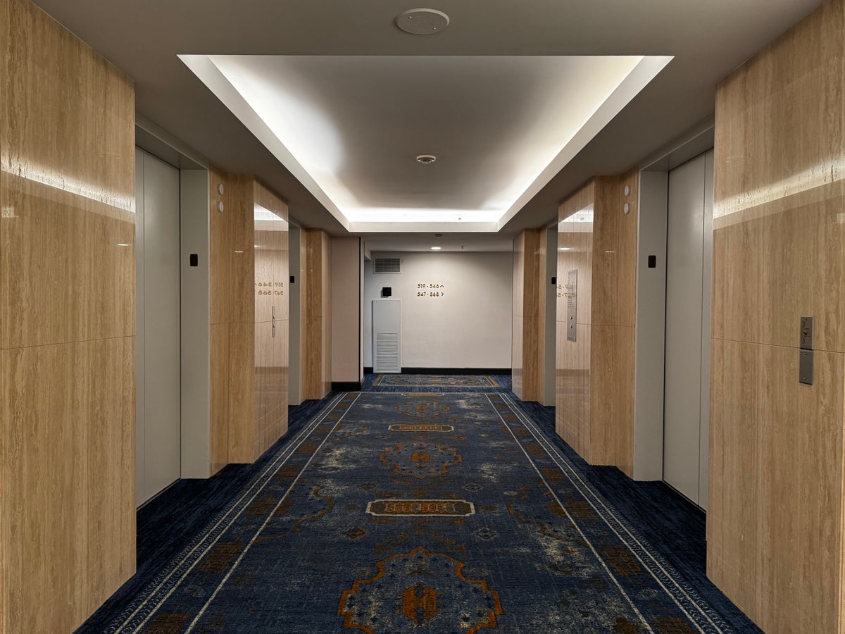 Hyatt Regency Irvine elevator waiting area