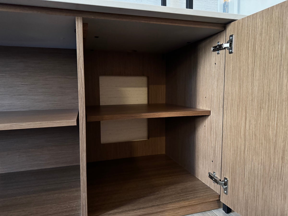 Hyatt Regency Irvine living room shelves