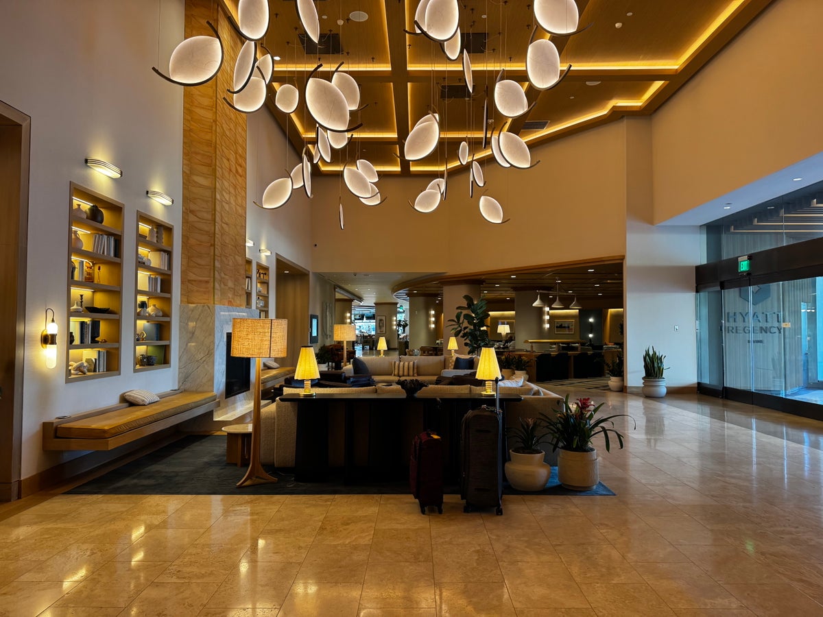 Hyatt Regency Irvine lobby side view