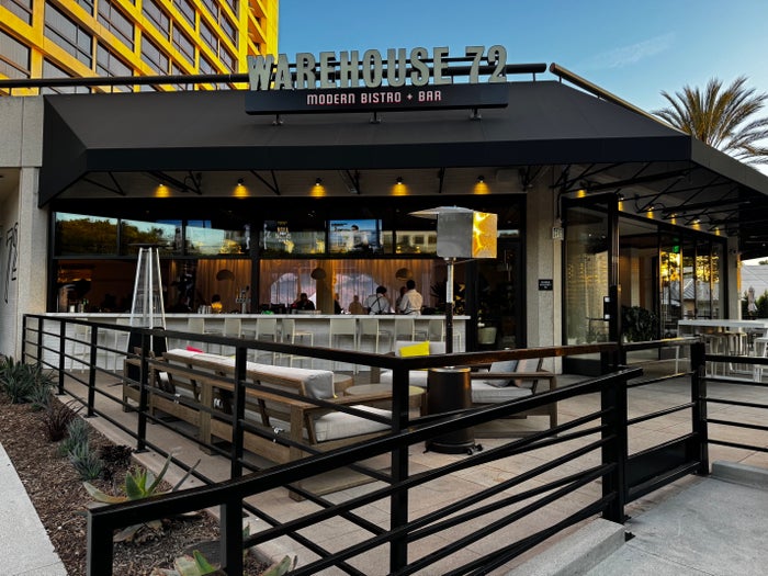 Hyatt Regency Irvine outdoor bar