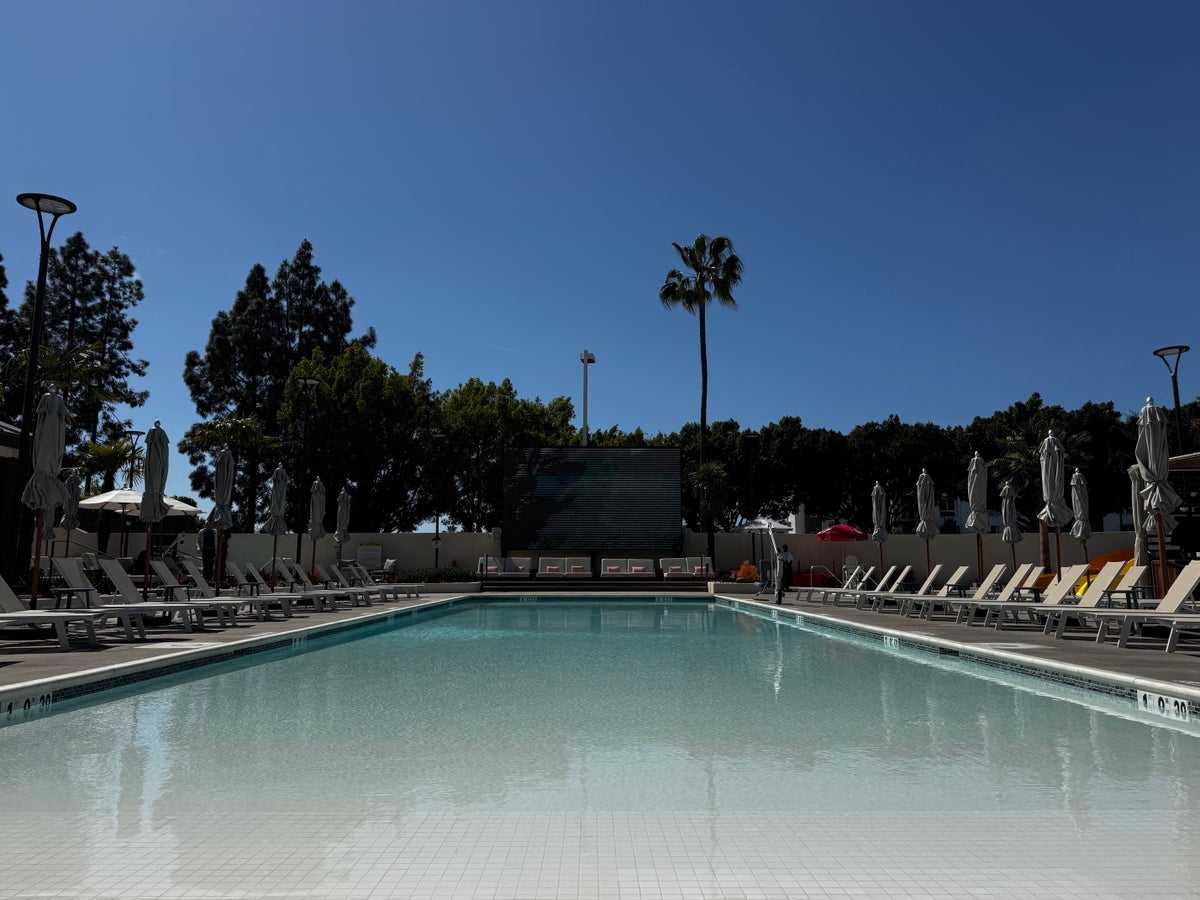 Hyatt Regency Irvine pool