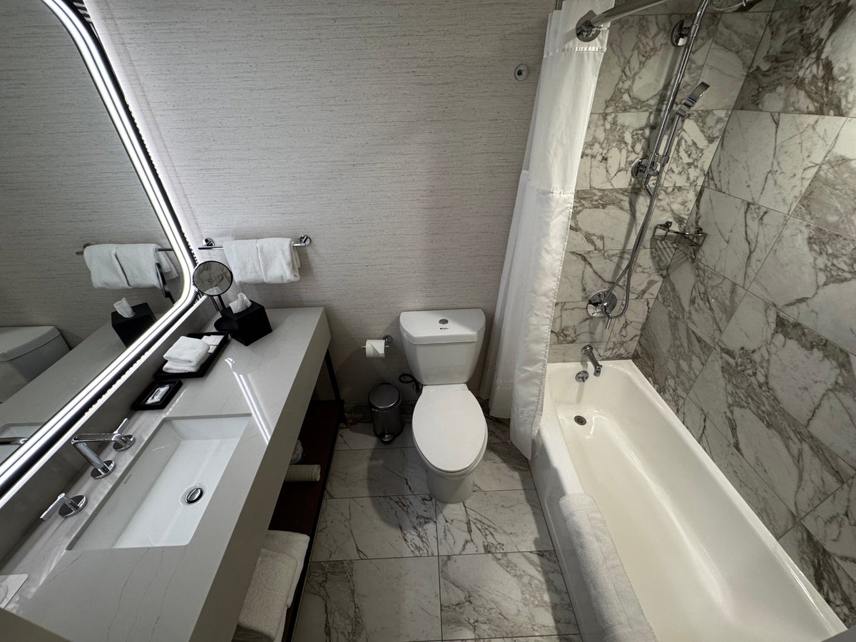 Hyatt Regency Irvine second bathroom