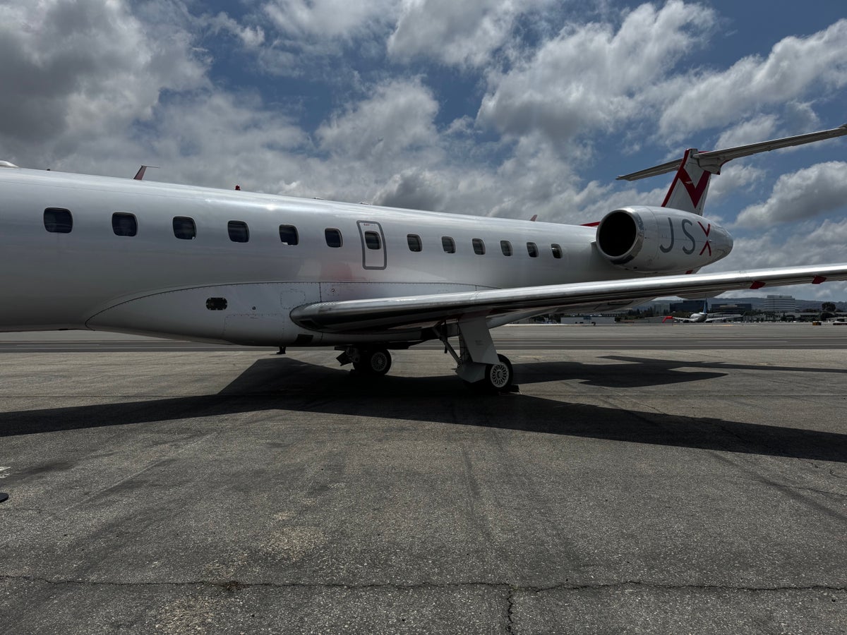 JSX Embraer 145 wing and tail