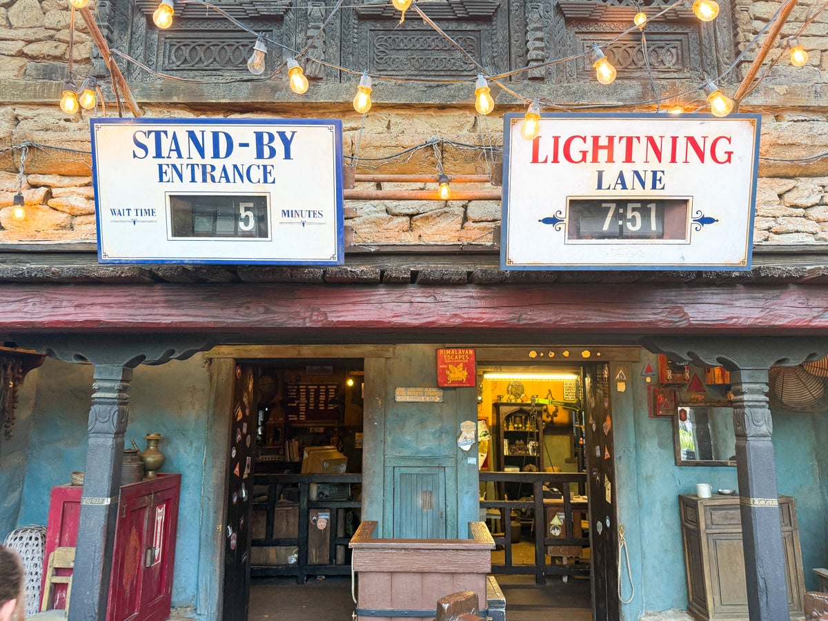 Lightning Lane vs. Disney FastPass+: What’s the Difference? [2025]