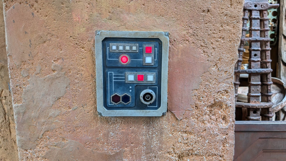 Magic Band Hollywood Studios bounty hunting stop