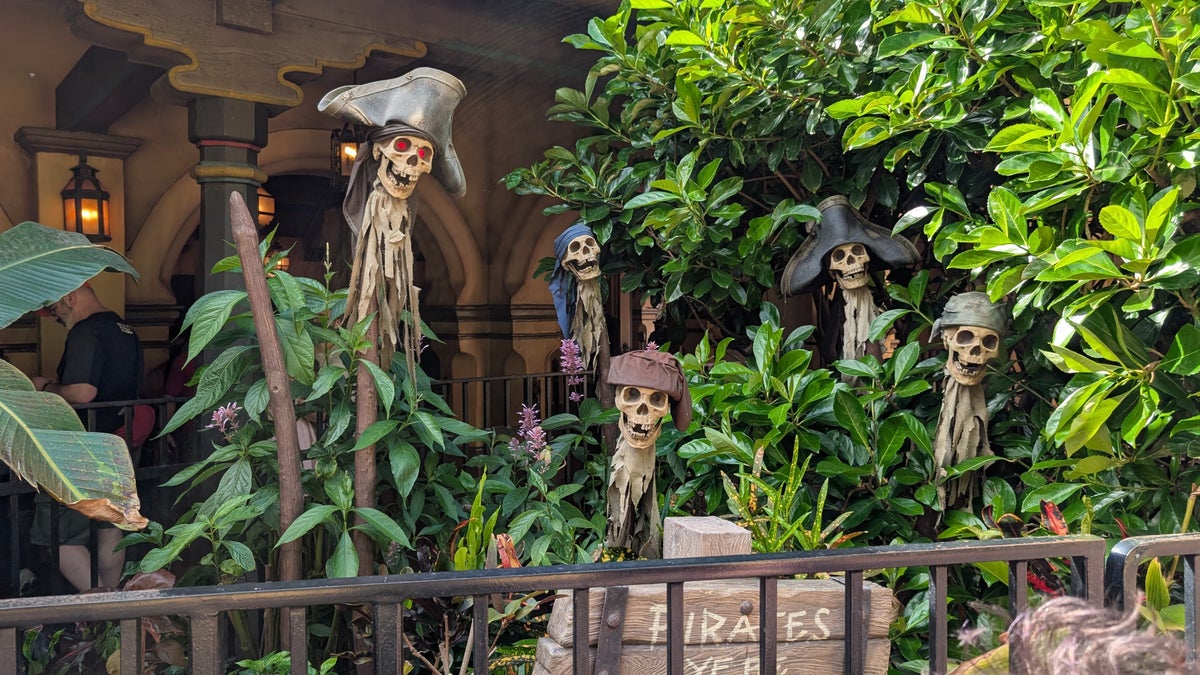 Magic Kingdom Pirates Adventure map station