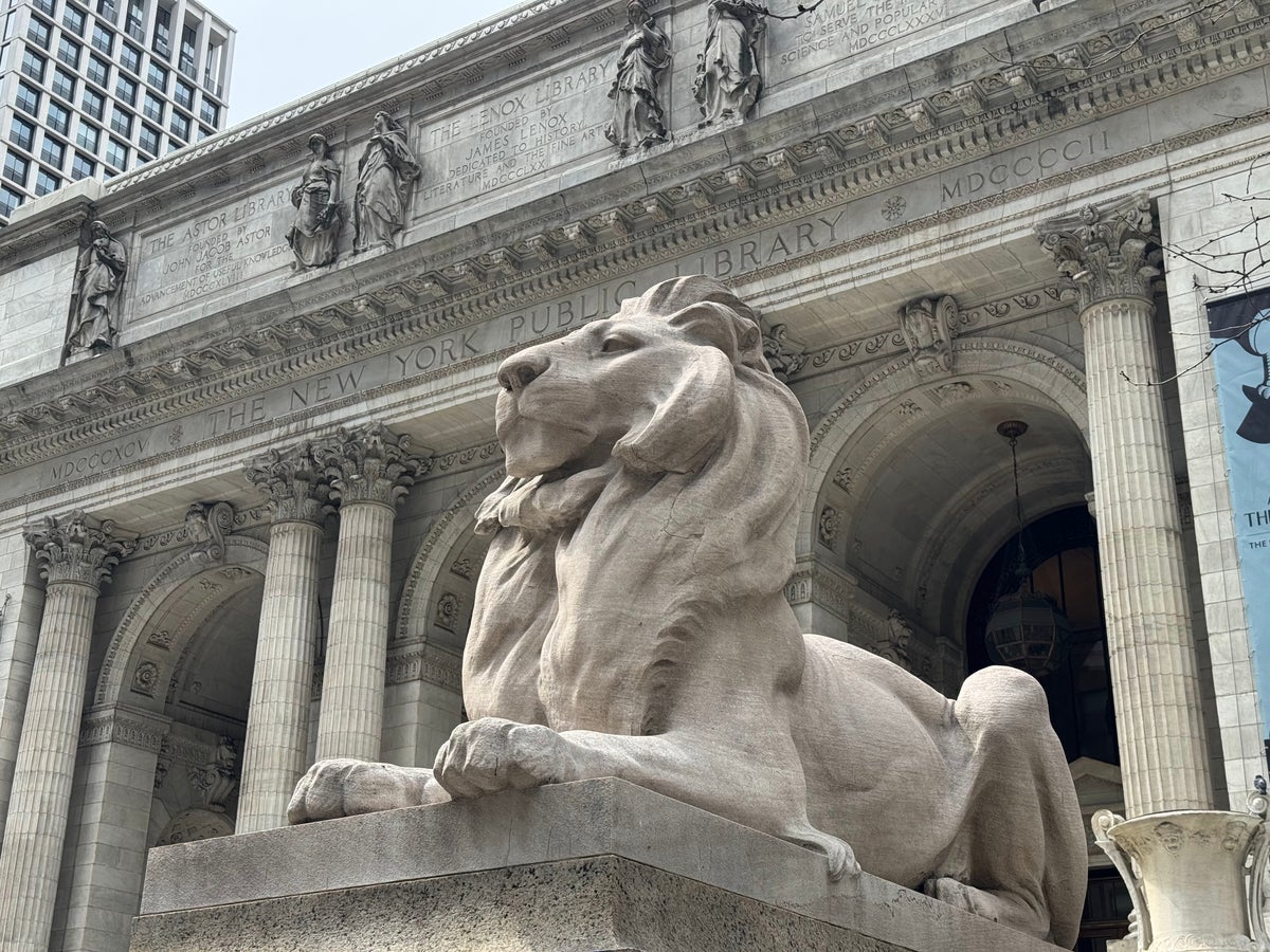 New York Public Library Stephen A. Schwarzman building Patience and Fortitude statue