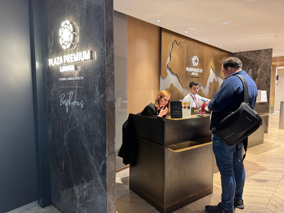 Plaza Premium Bosphorus Lounge SAW entrance