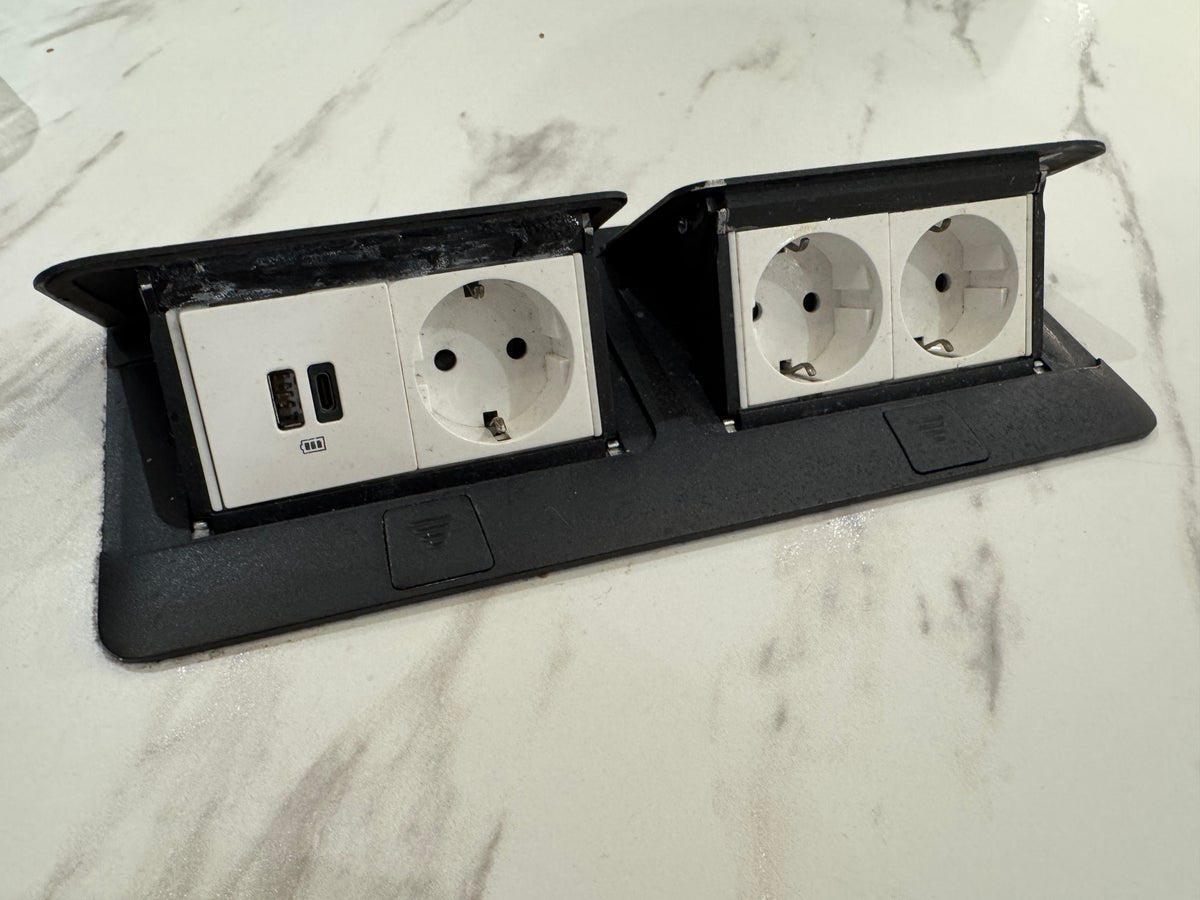 Plaza Premium Bosphorus Lounge SAW outlets