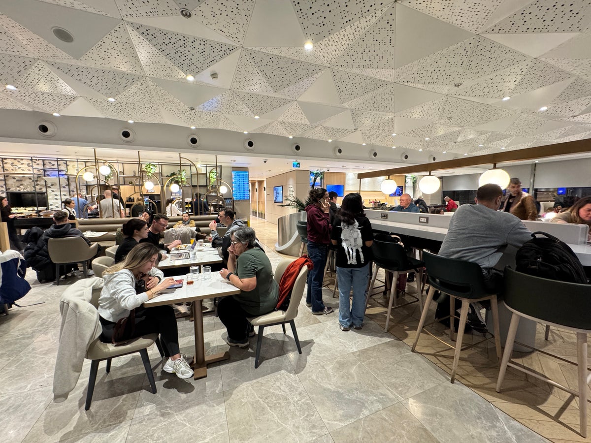 Plaza Premium Bosphorus Lounge SAW seating from window