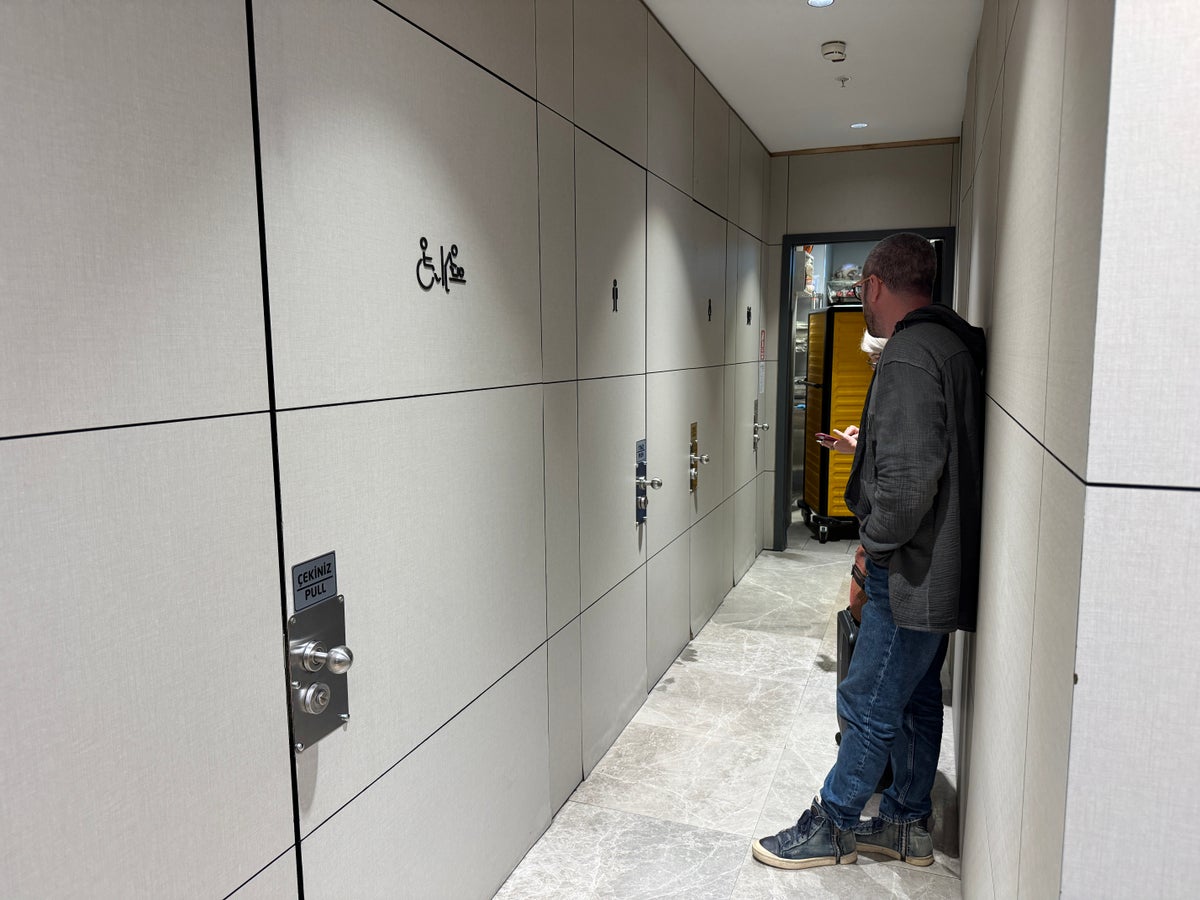 Plaza Premium Bosphorus Lounge SAW toilet exterior