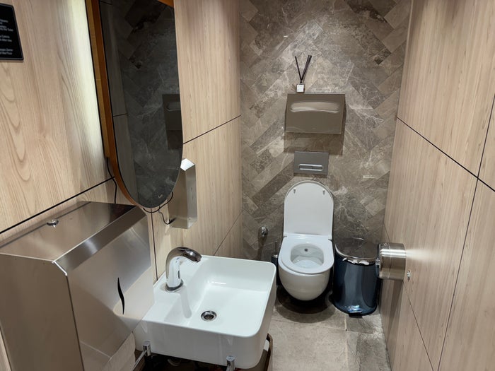 Plaza Premium Bosphorus Lounge SAW toilet