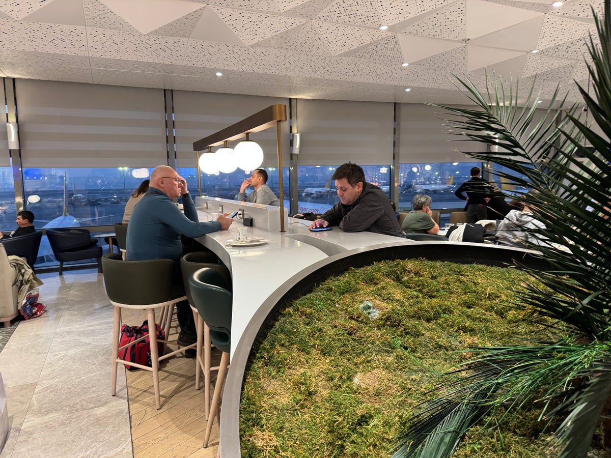 Plaza Premium Bosphorus Lounge SAW workstation