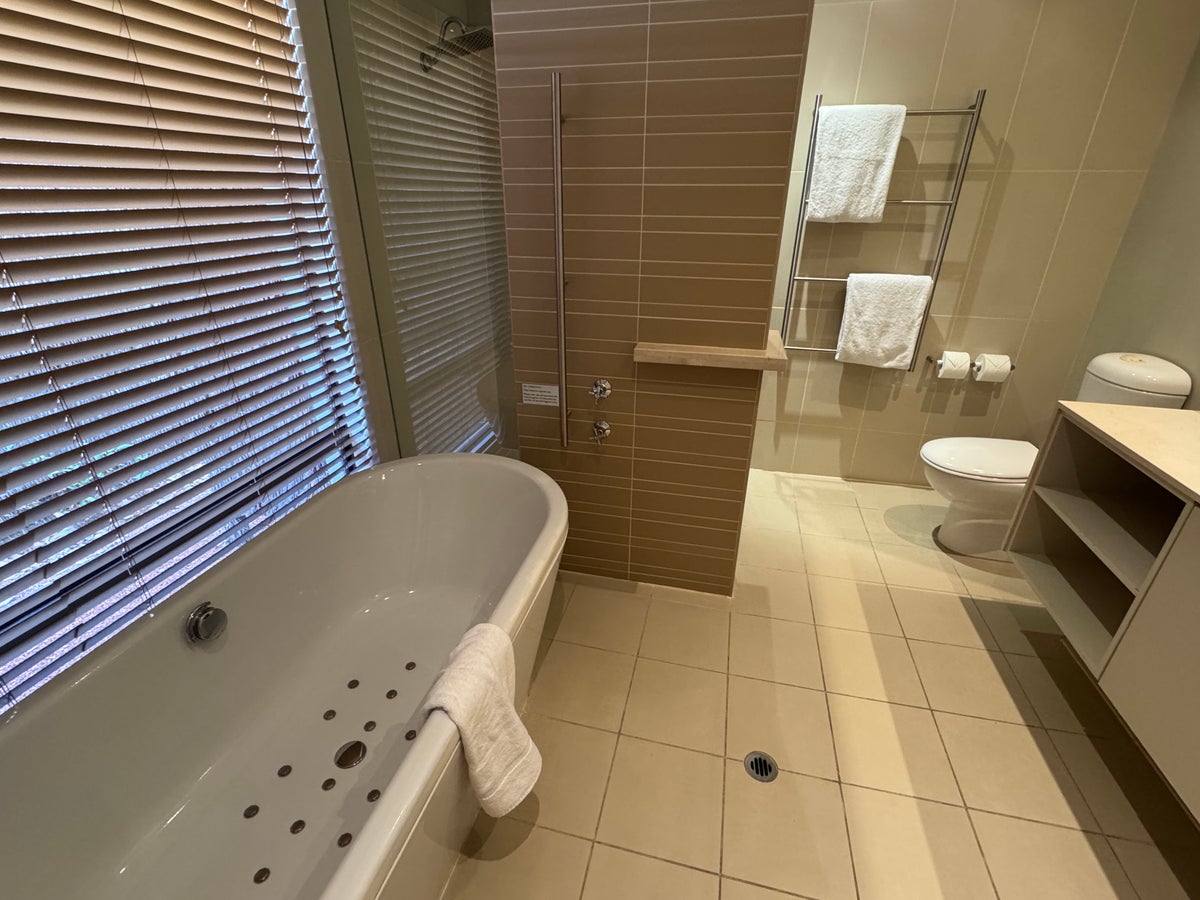 Pullman Bunker Bay Resort master bathroom