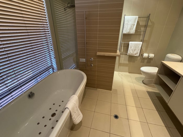 Pullman Bunker Bay Resort master bathroom