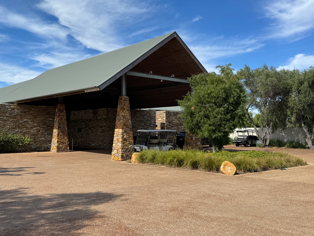 Pullman Bunker Bay Resort portico
