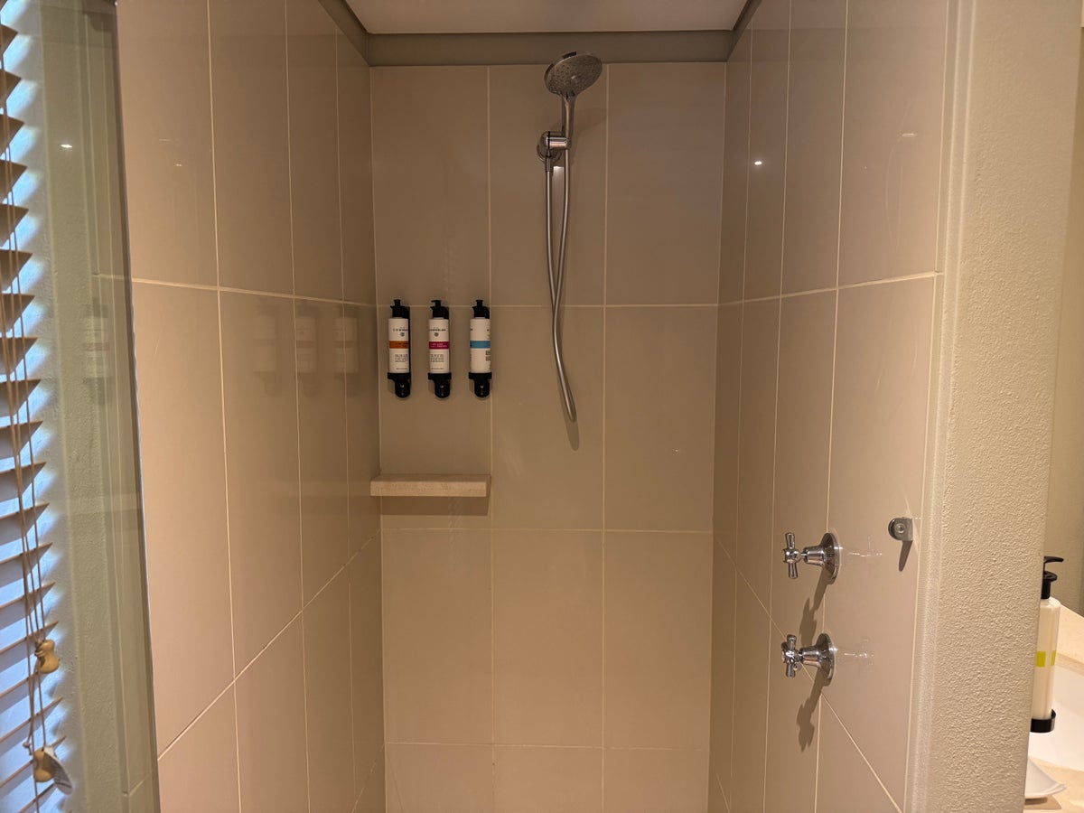 Pullman Bunker Bay Resort twin bath shower
