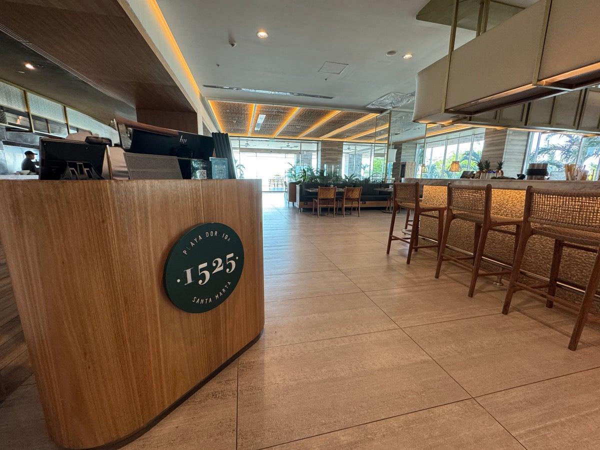 Santa Marta Marriott 1525 Host Desk