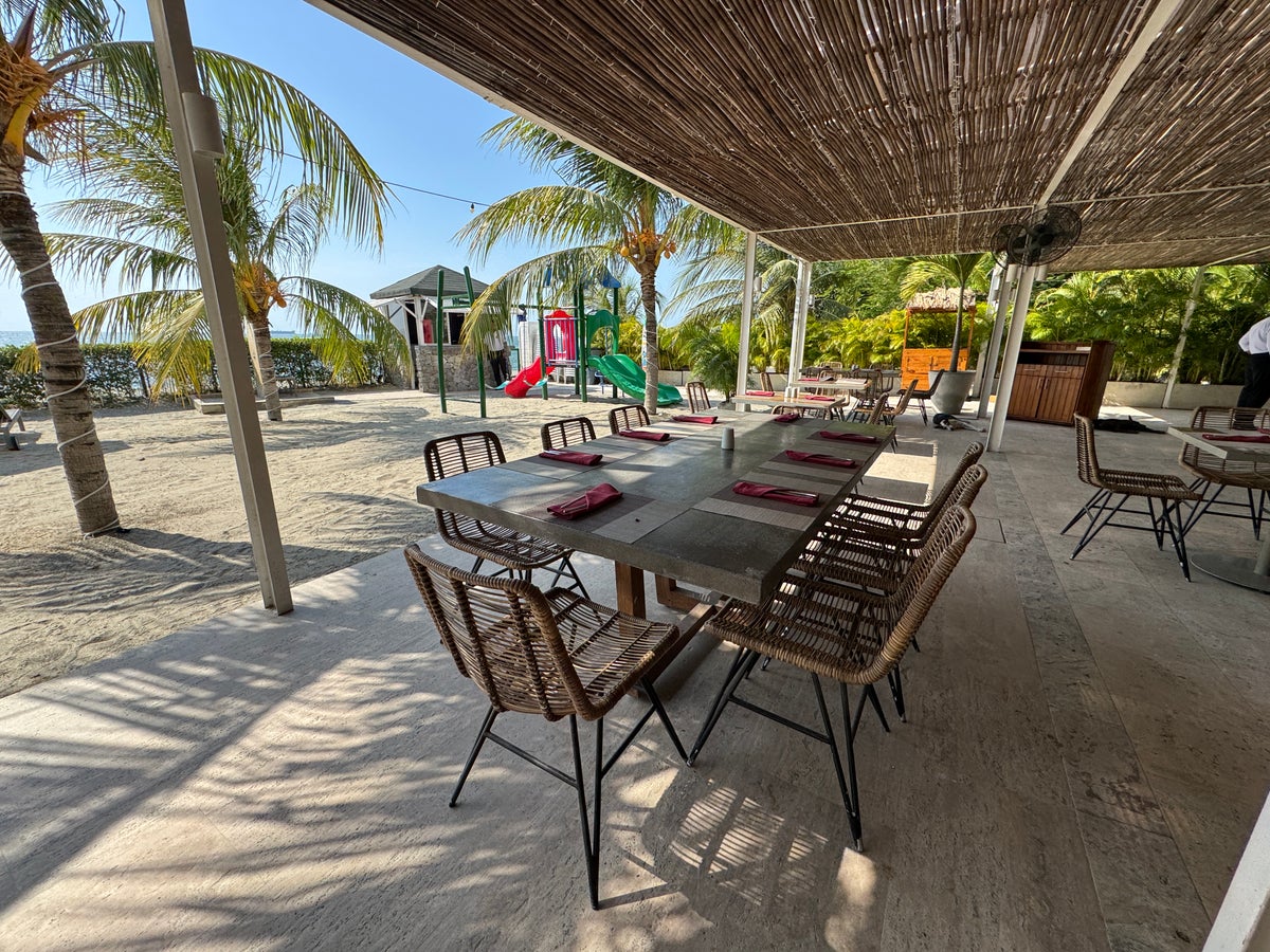 Santa Marta Marriott Cayeye seating