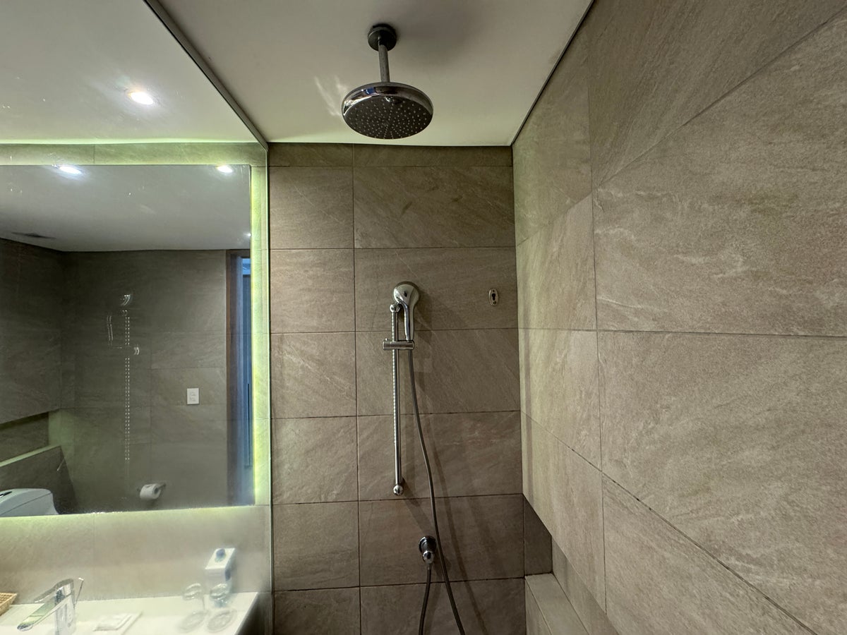 Santa Marta Marriott Overhead rainshower