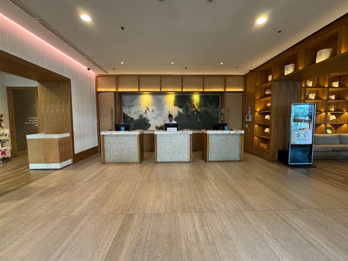 Santa Marta Marriott Reception Lobby