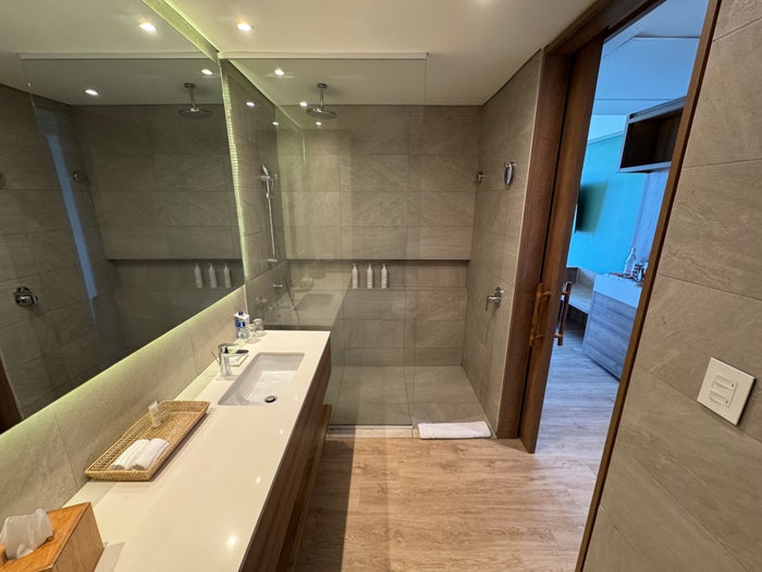 Santa Marta Marriott king bed bathroom side angle Santa Marta Marriott king bed bathroom side angle