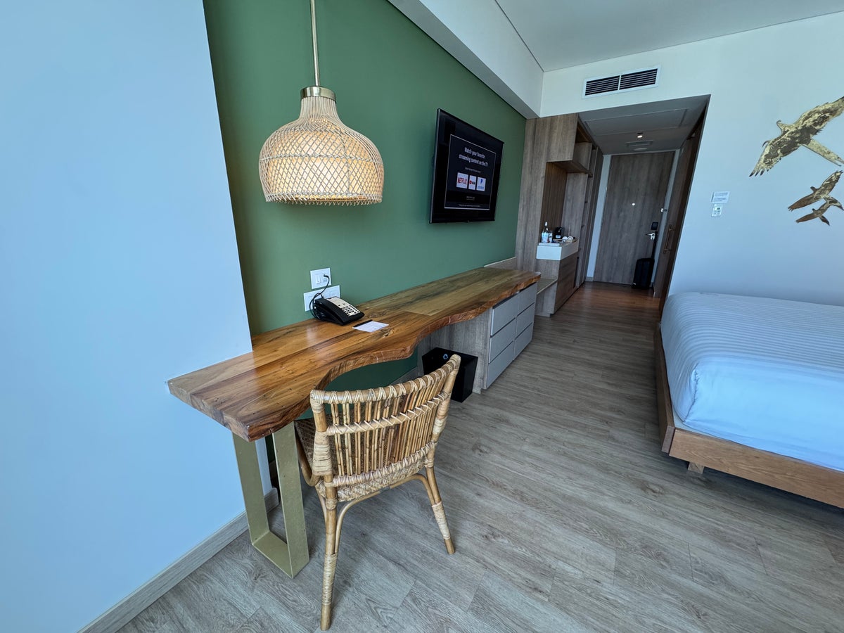 Santa Marta Marriott king room desk