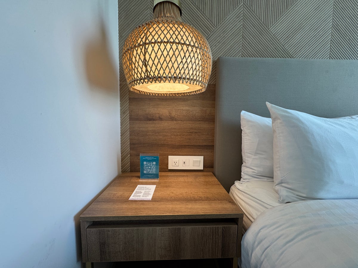 Santa Marta Marriott nightstand light lamp