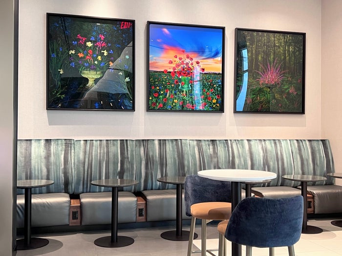 Seating and artwork at Atlanta Delta Sky Club Seating and artwork at Atlanta Delta Sky Club