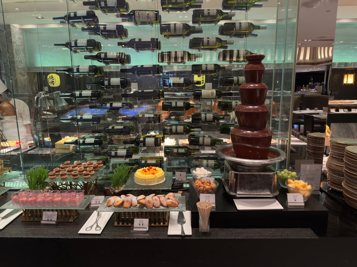 The Mira Hong Kong Yamm lunch buffet desserts