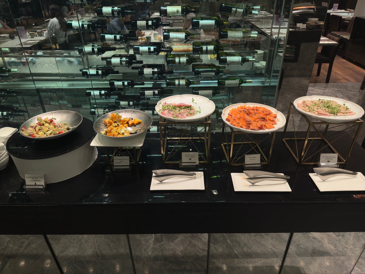 The Mira Hong Kong breakfast smoked salmon