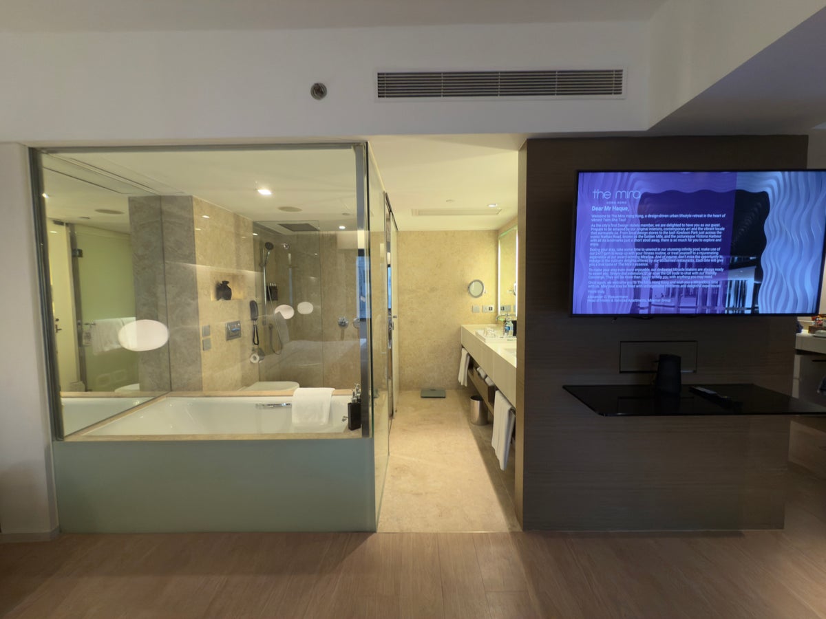 The Mira Hong Kong entrance to bathroom