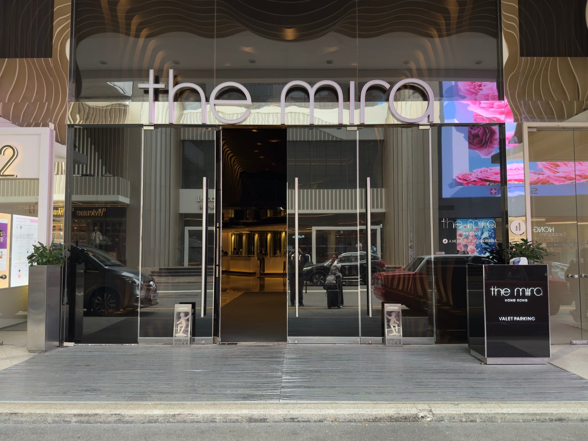 The Mira Hong Kong entrance